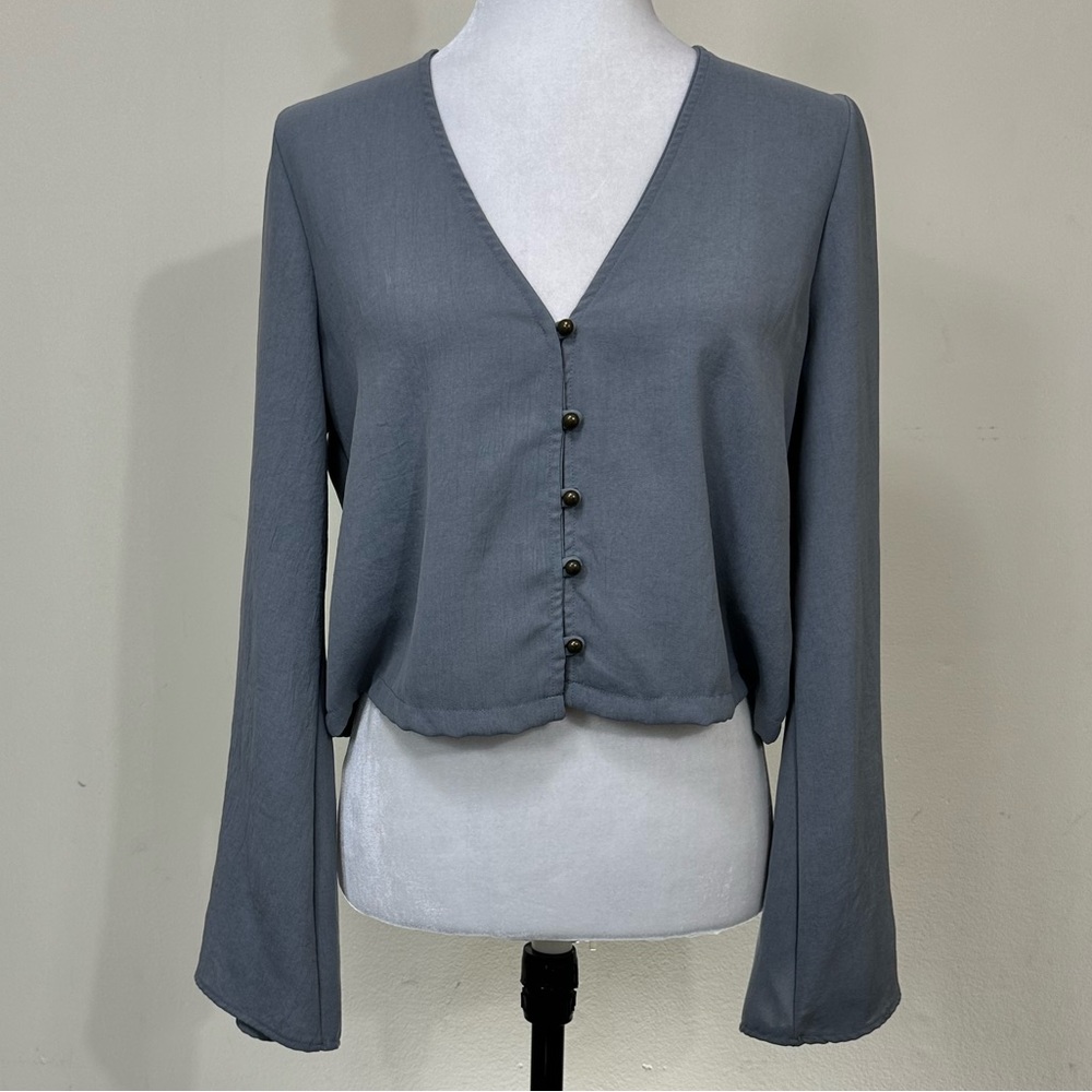 emory park Soft Grey Cropped Waist an Alluring V-Neck Button Up Shirt Top L - Picture 14 of 14